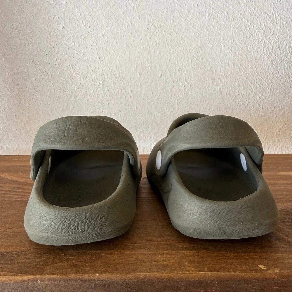 Koala Kids Clogs Olive Green Slip On Sandals Size 4 Lightweight Casual Shoes